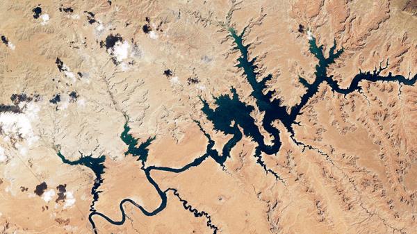 鲍威尔湖仍在萎缩——美国第二大水库处于历史最低水位